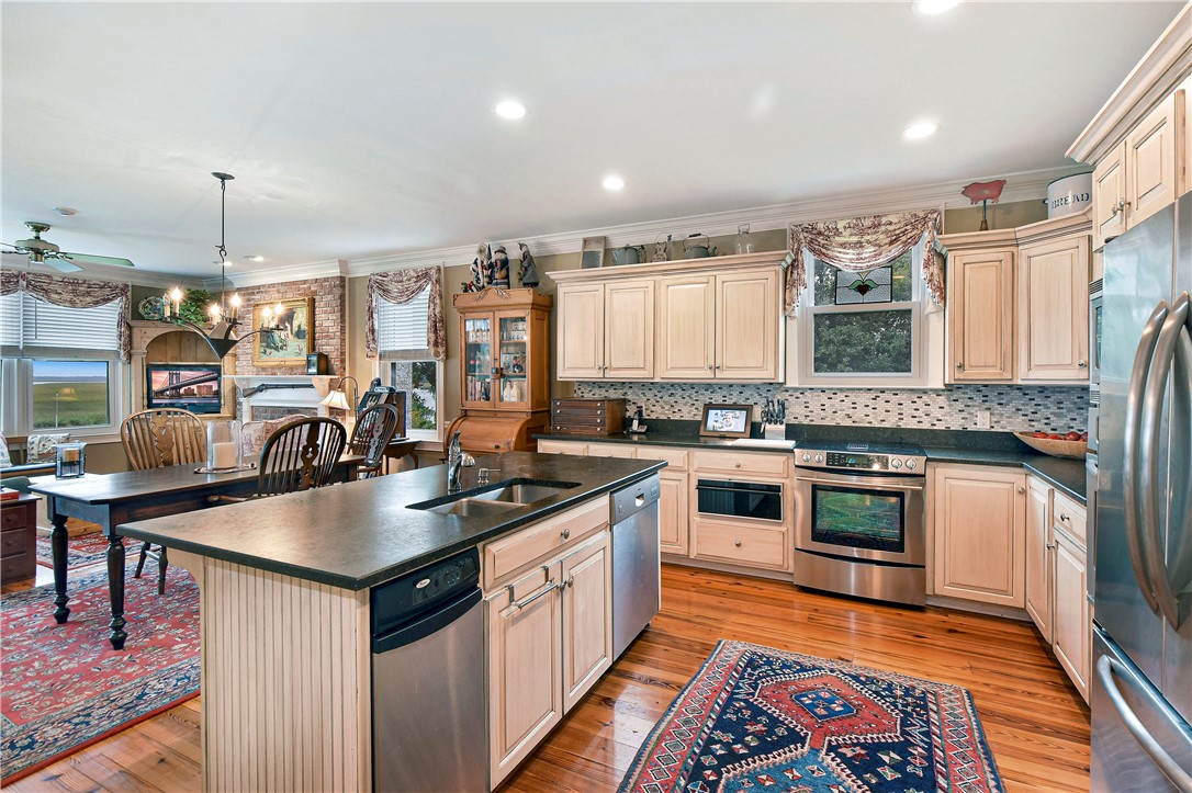 202 Hampton Point Drive Property Photo 10