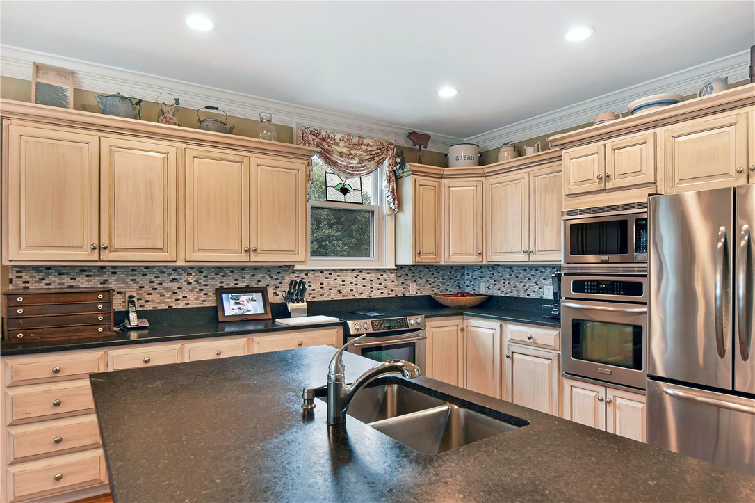 202 Hampton Point Drive Property Photo 12