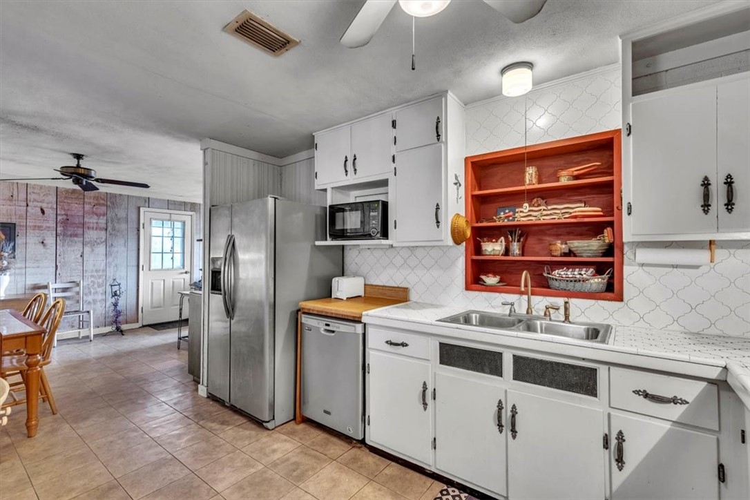 523 Hickory Bluff Drive Property Photo 4