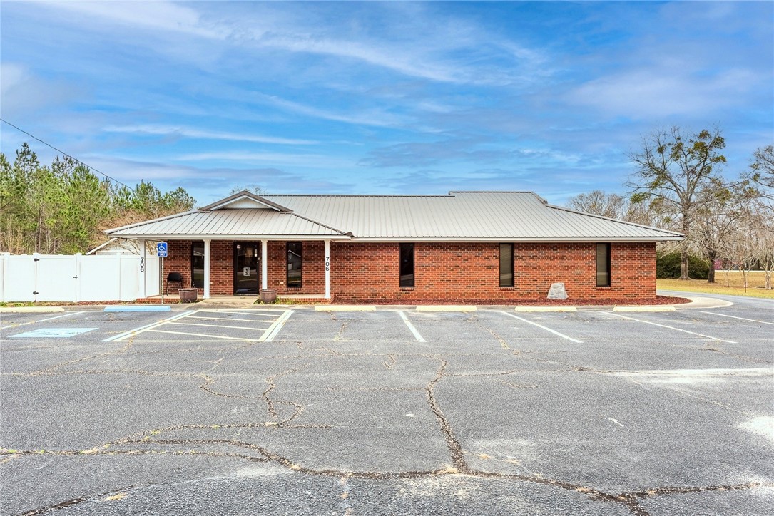 706 W Barnard Street Property Photo
