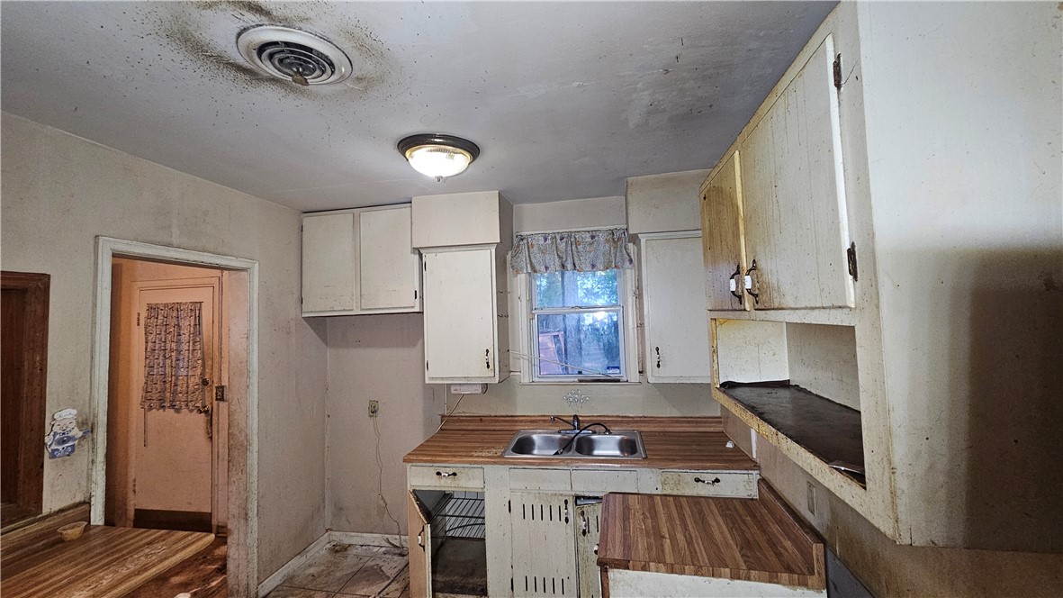 2100 Cate Street Property Photo 5
