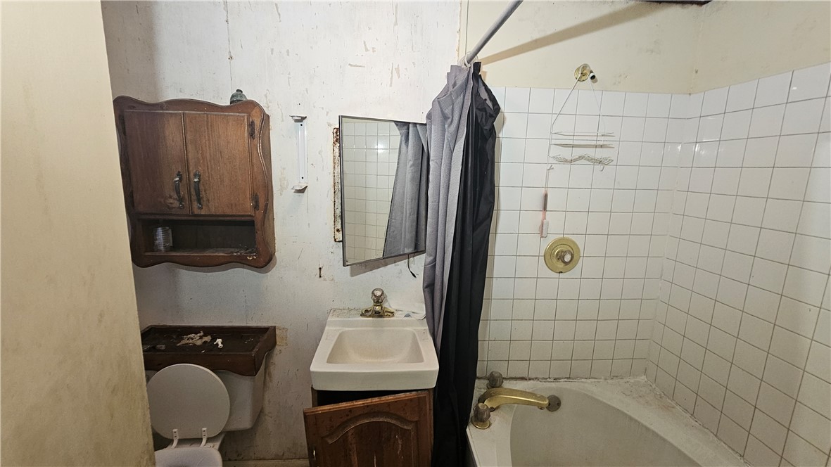 2100 Cate Street Property Photo 6