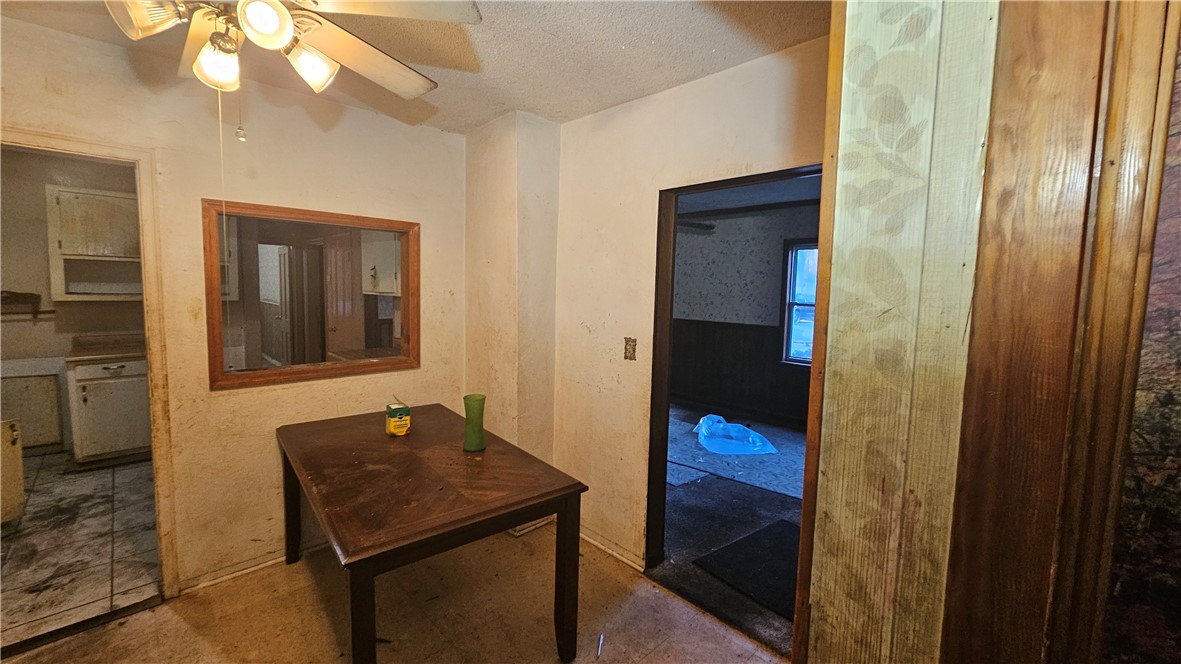 2100 Cate Street Property Photo 13