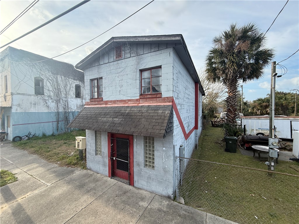 655 Oak Street Property Photo 2