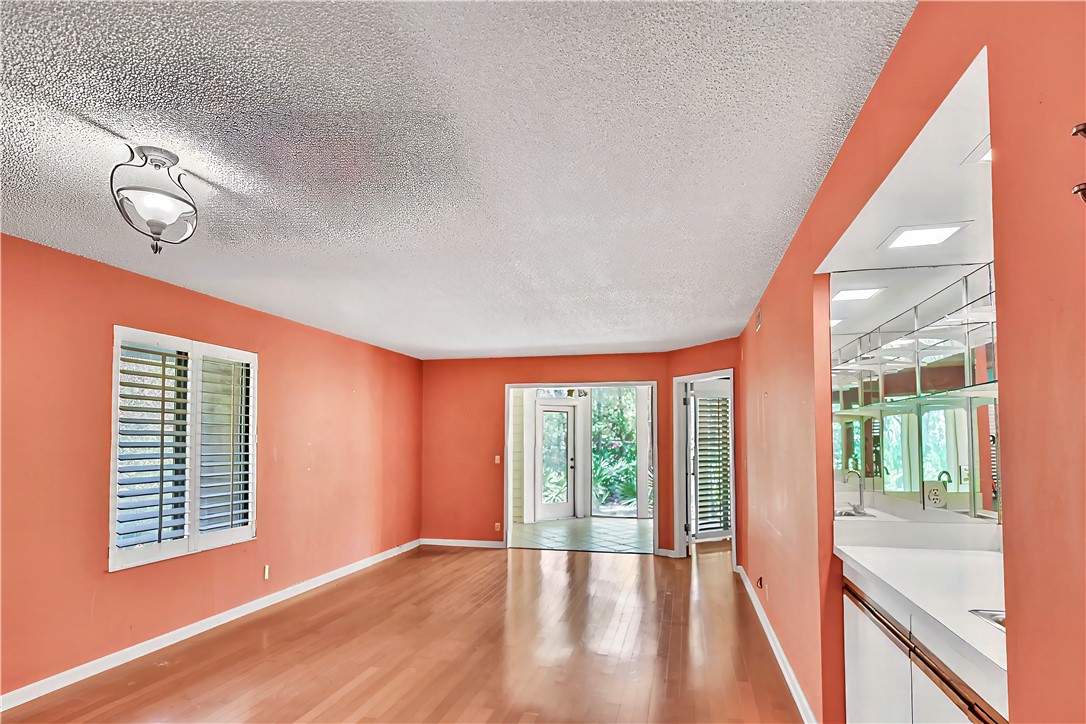 896 Wimbledon Drive Property Photo 4