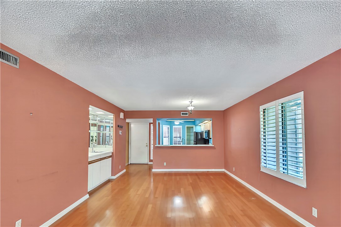 896 Wimbledon Drive Property Photo 6