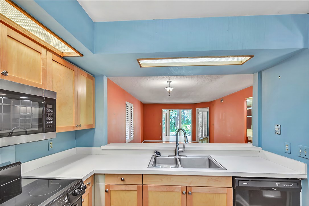 896 Wimbledon Drive Property Photo 12