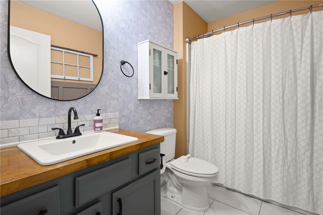 204 Hayworth Court Property Photo 6