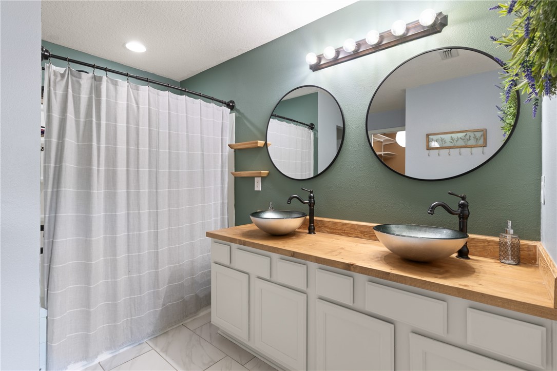 204 Hayworth Court Property Photo 19