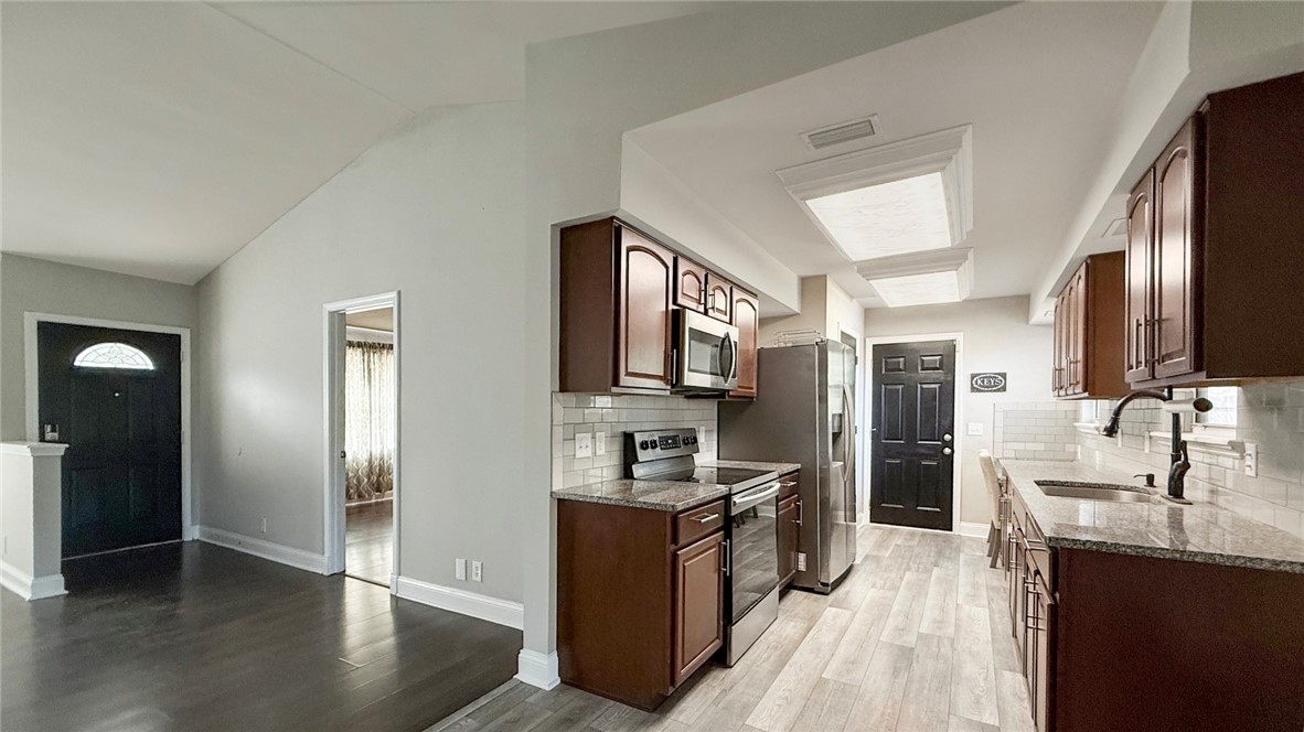 300 Pinedale Drive Property Photo 14