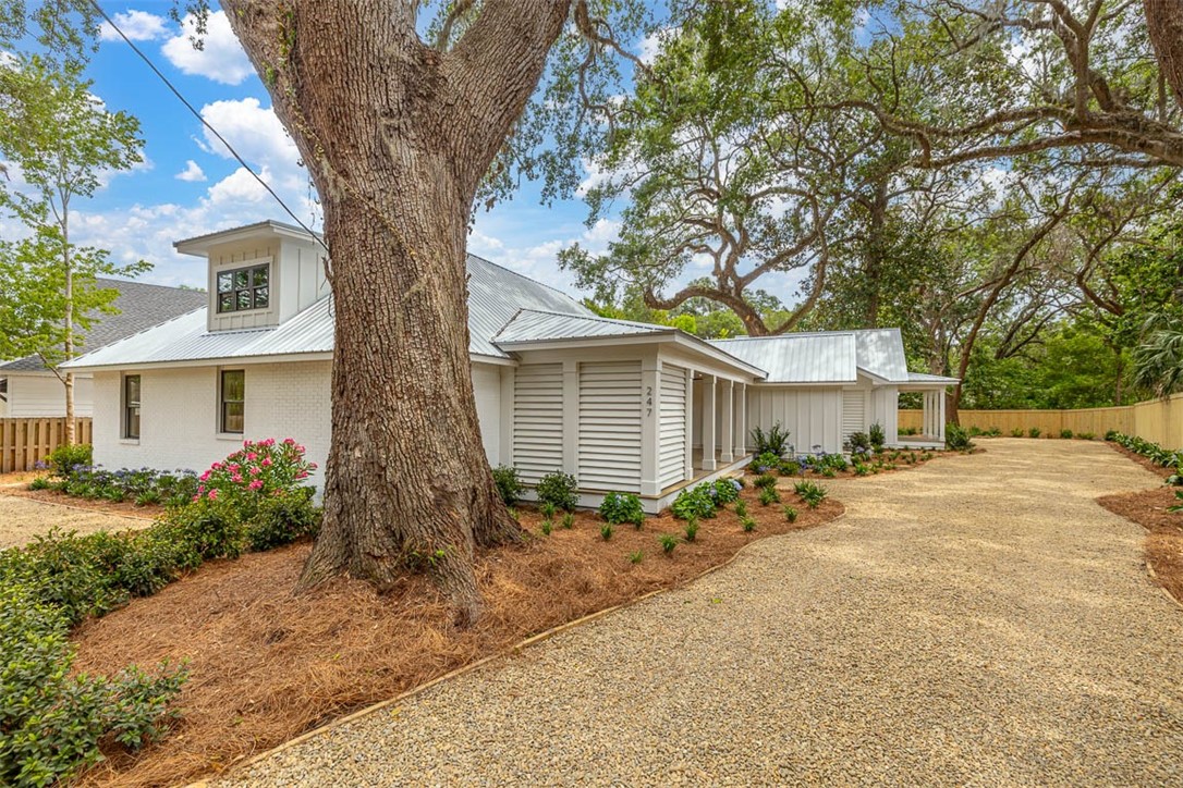 247 Circle Drive Property Photo 1