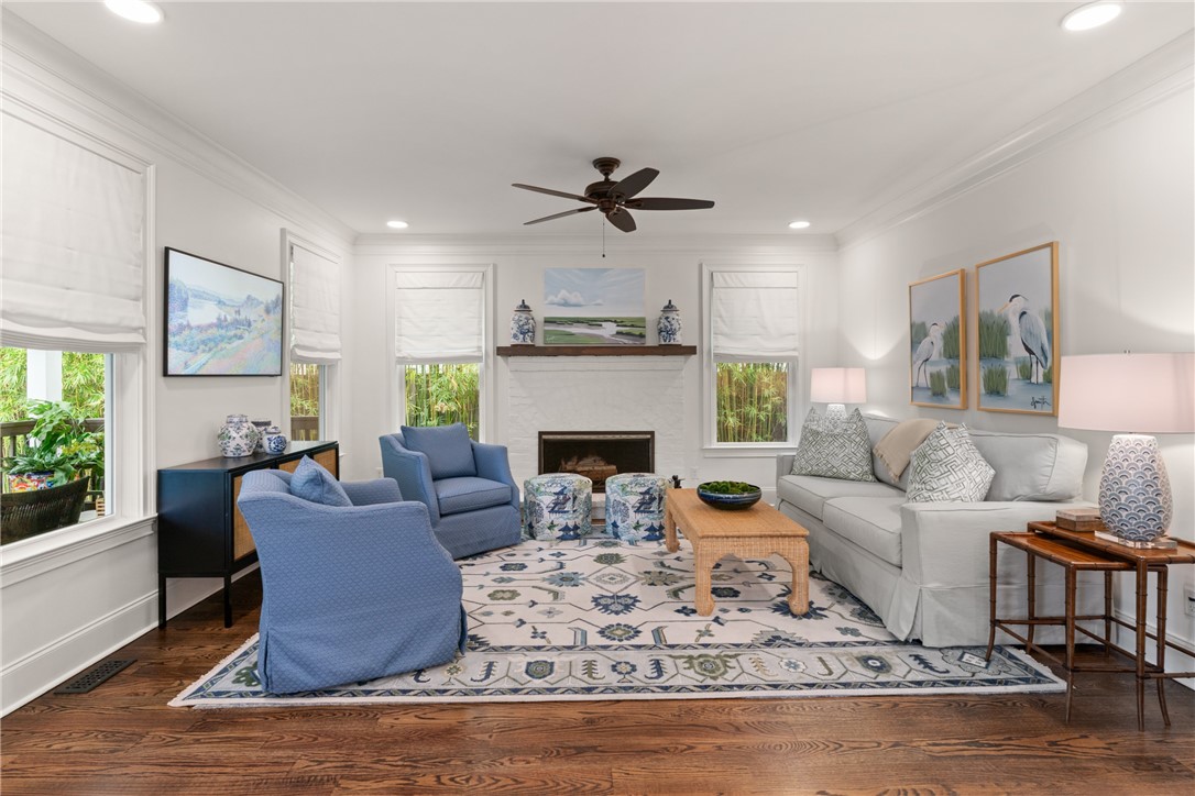553 Park Ave Property Photo 1