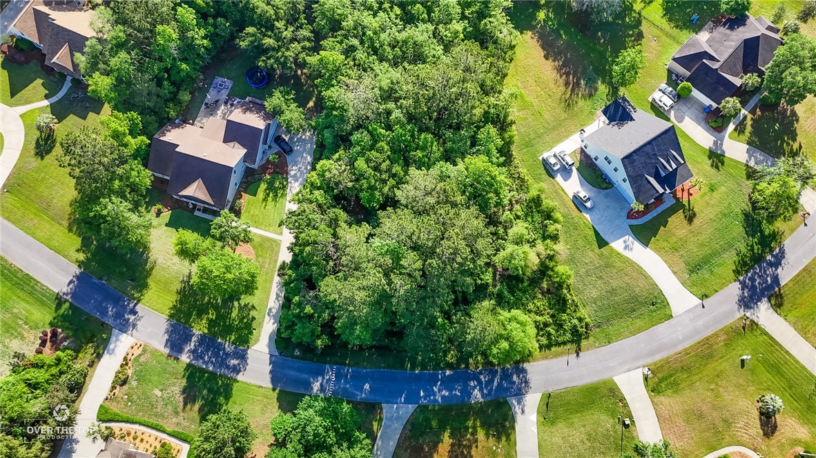 158 Drake's Landing Property Photo 3