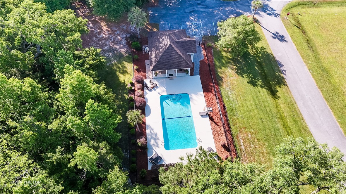 158 Drake's Landing Property Photo 9