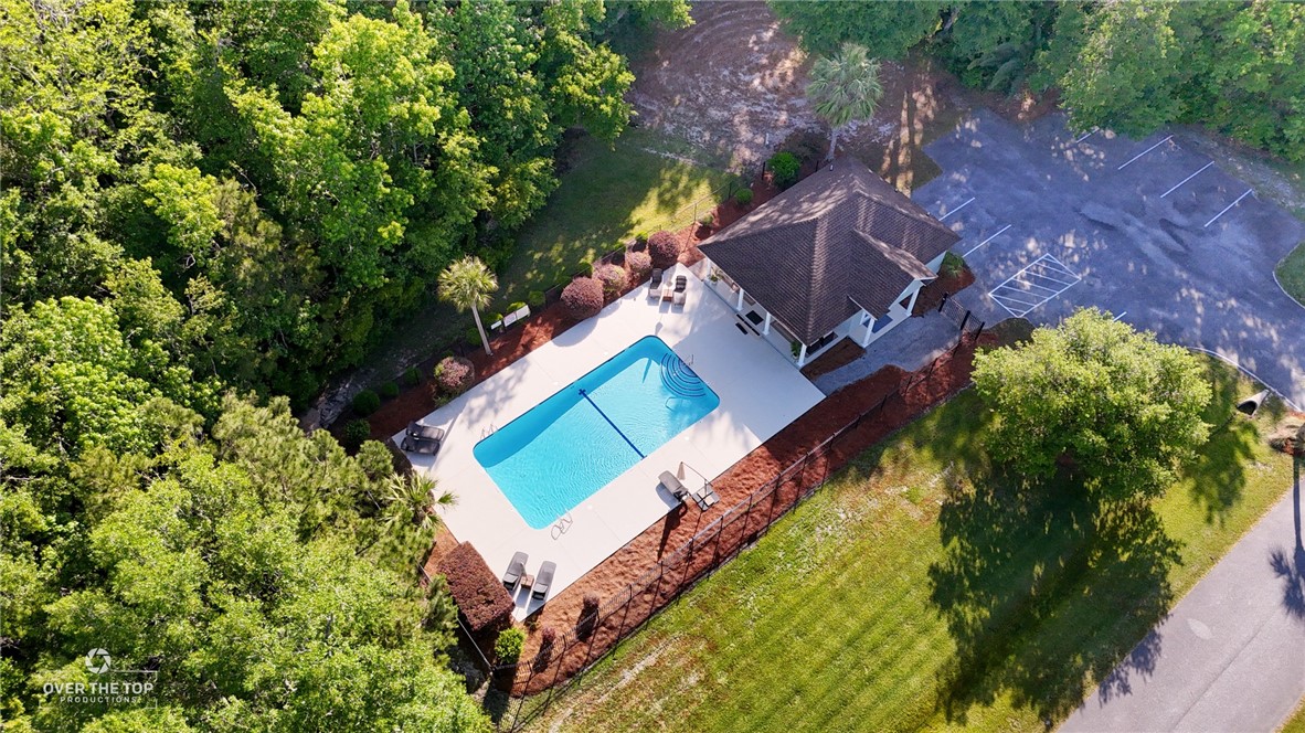 158 Drake's Landing Property Photo 12