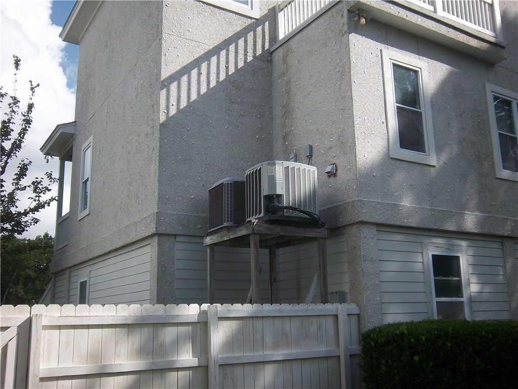 100 Lanier Island Circle Property Photo 4