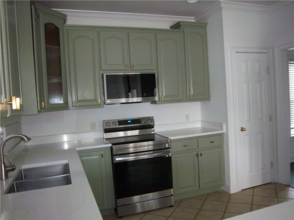 100 Lanier Island Circle Property Photo 7