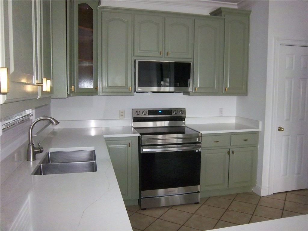 100 Lanier Island Circle Property Photo 9