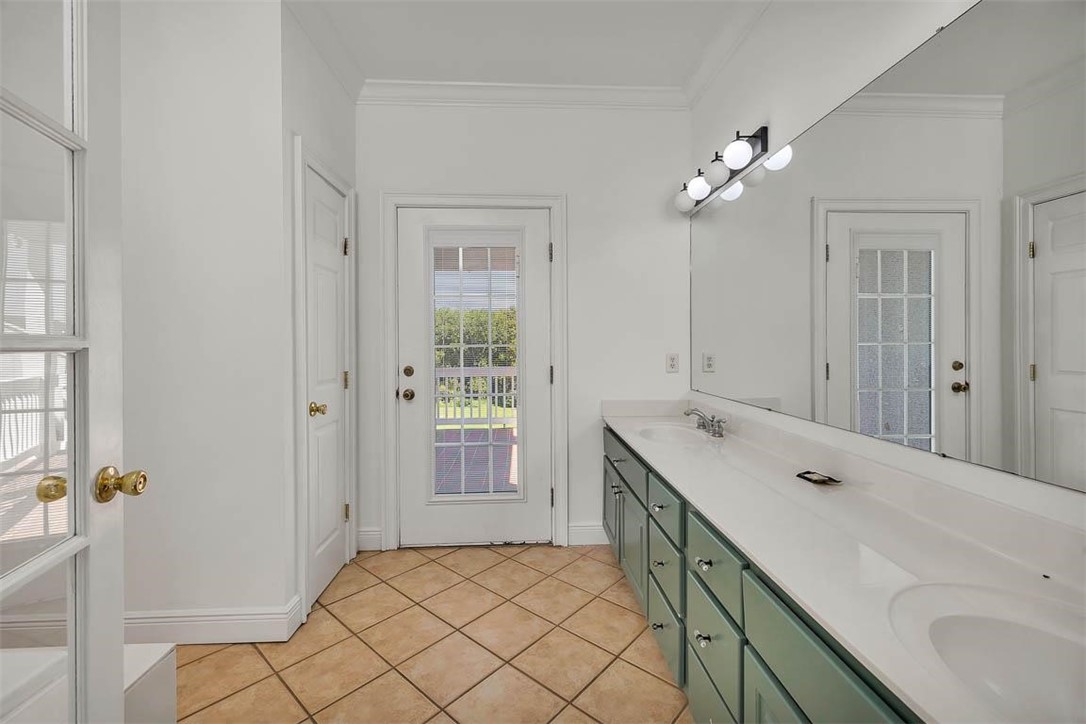 100 Lanier Island Circle Property Photo 38