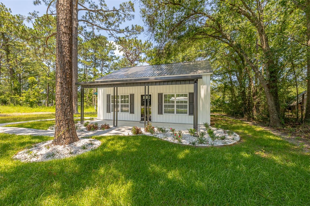 2211 Black Road Se Property Photo 1