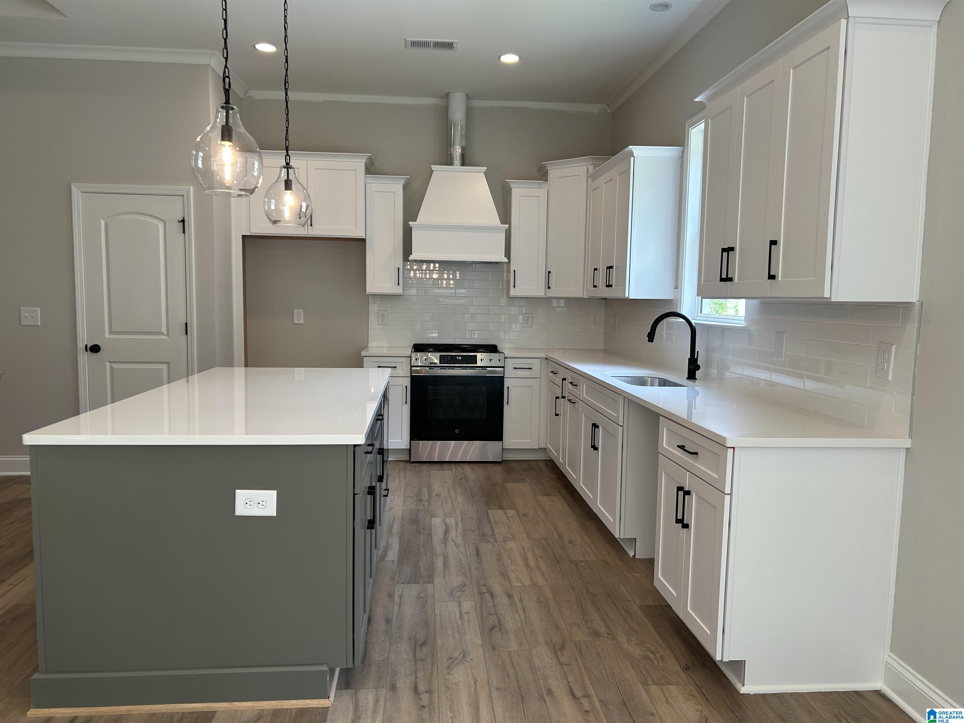 493 Ramsgate Drive Property Photo 15