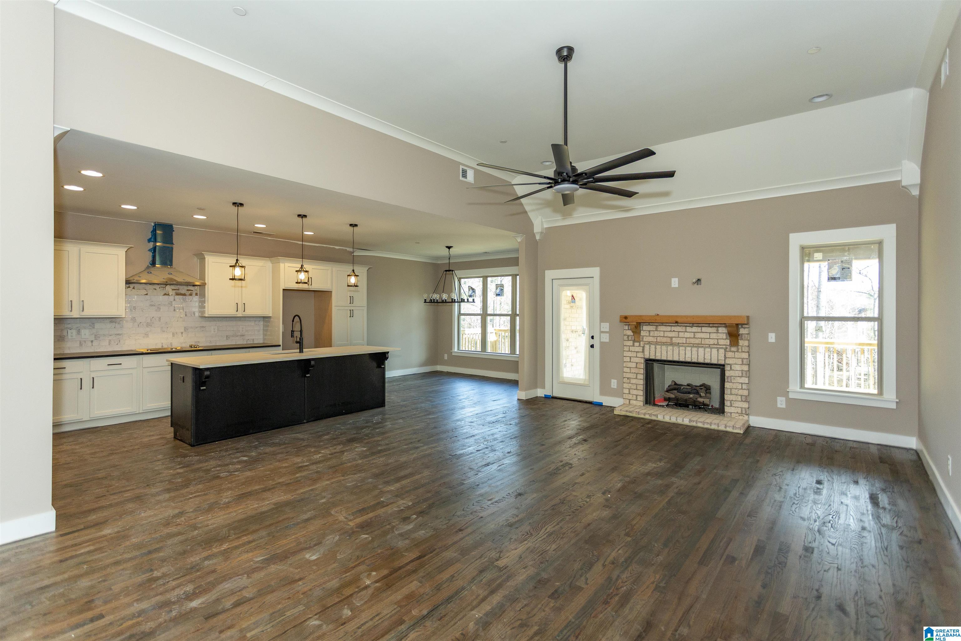 585 White Tail Run Property Photo 11