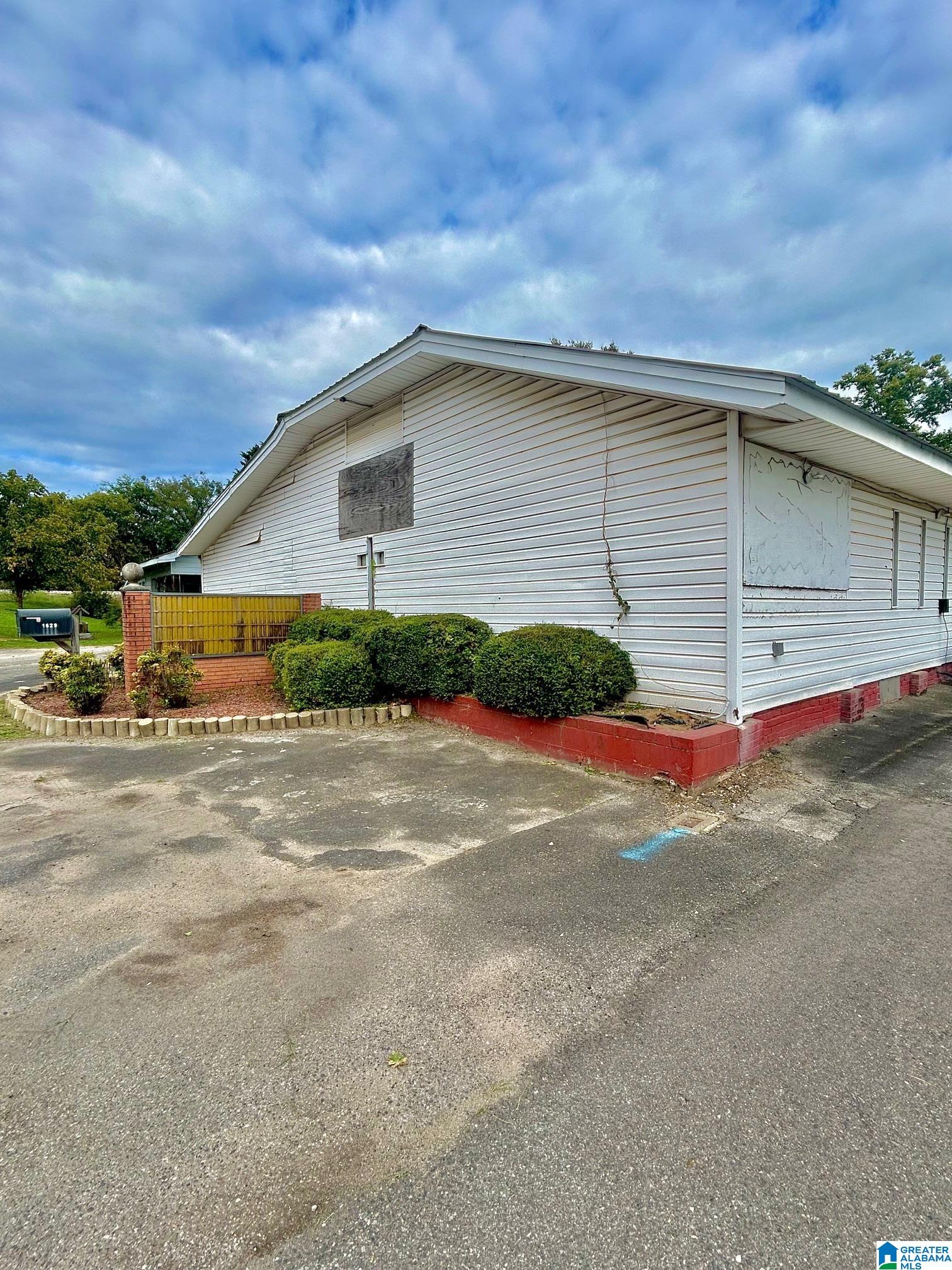 1629 Ne 9th Street Property Photo 1