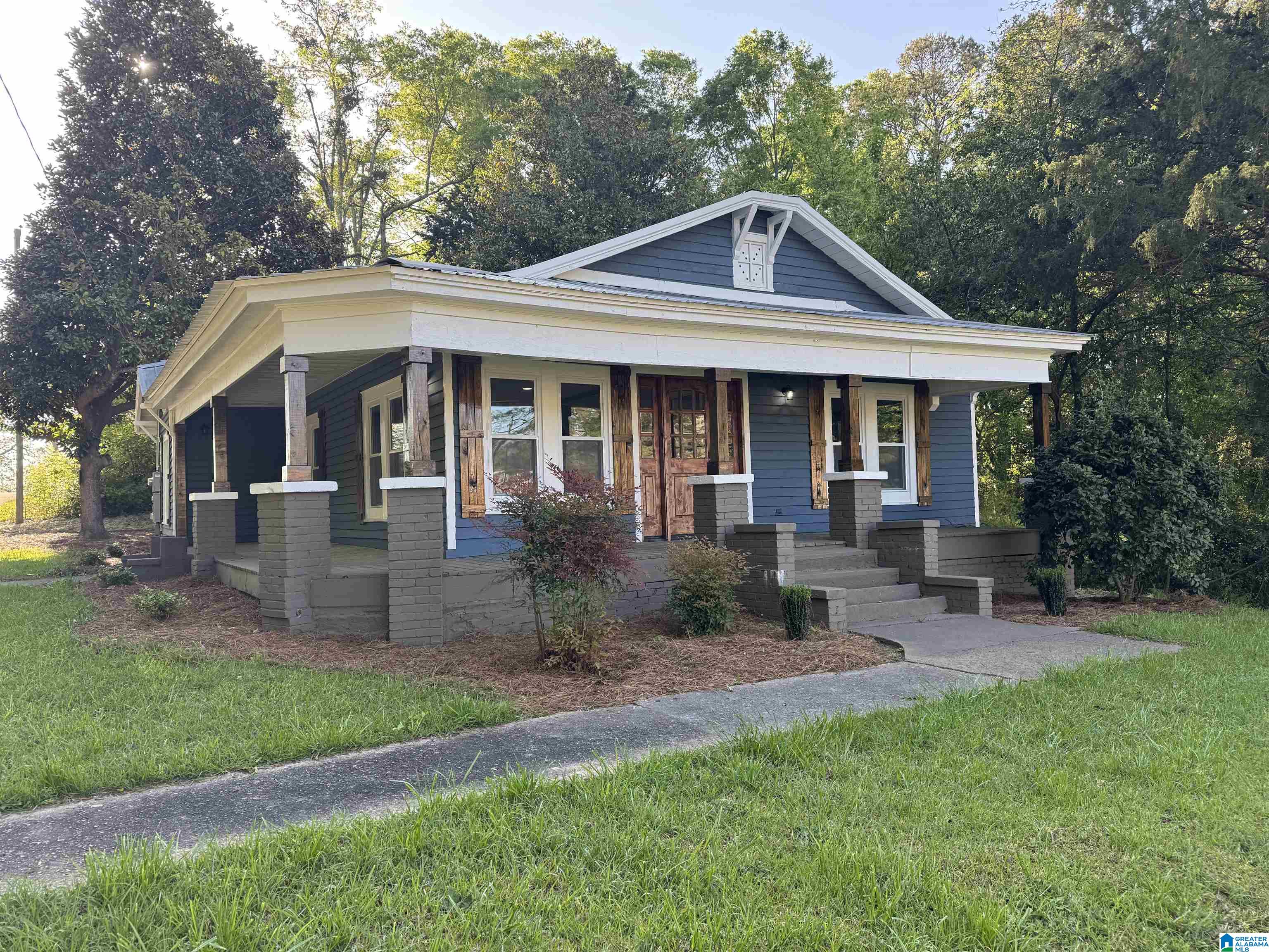 231 College Street Property Photo