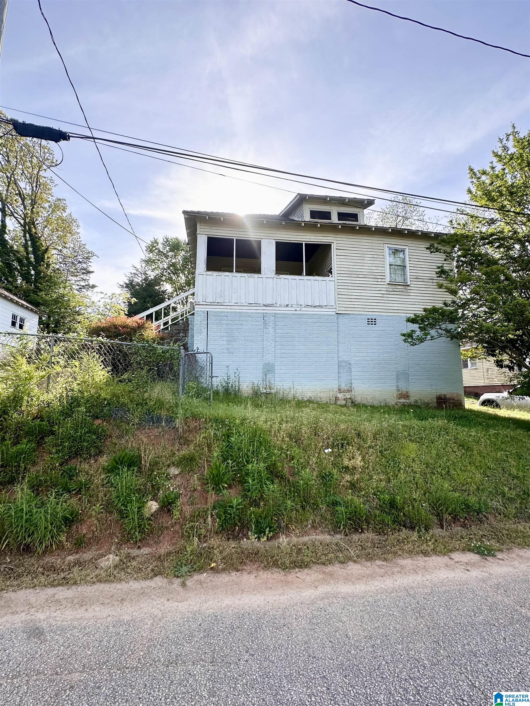 536 West Avenue Property Photo