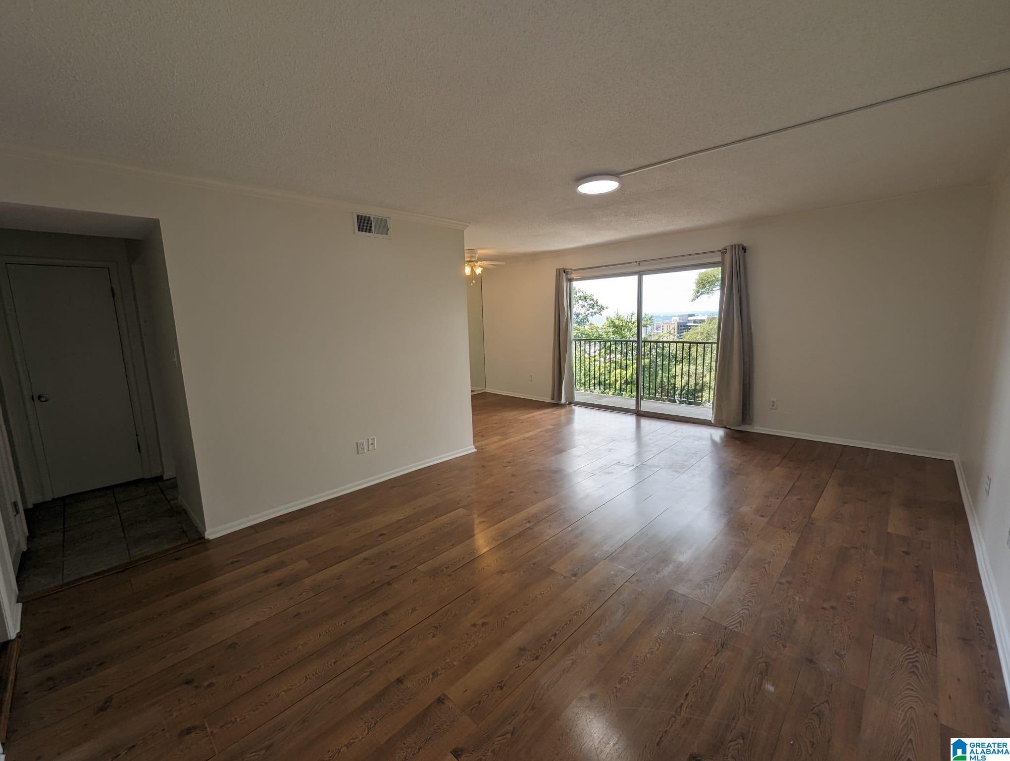 2407 Arlington Crescent Property Photo