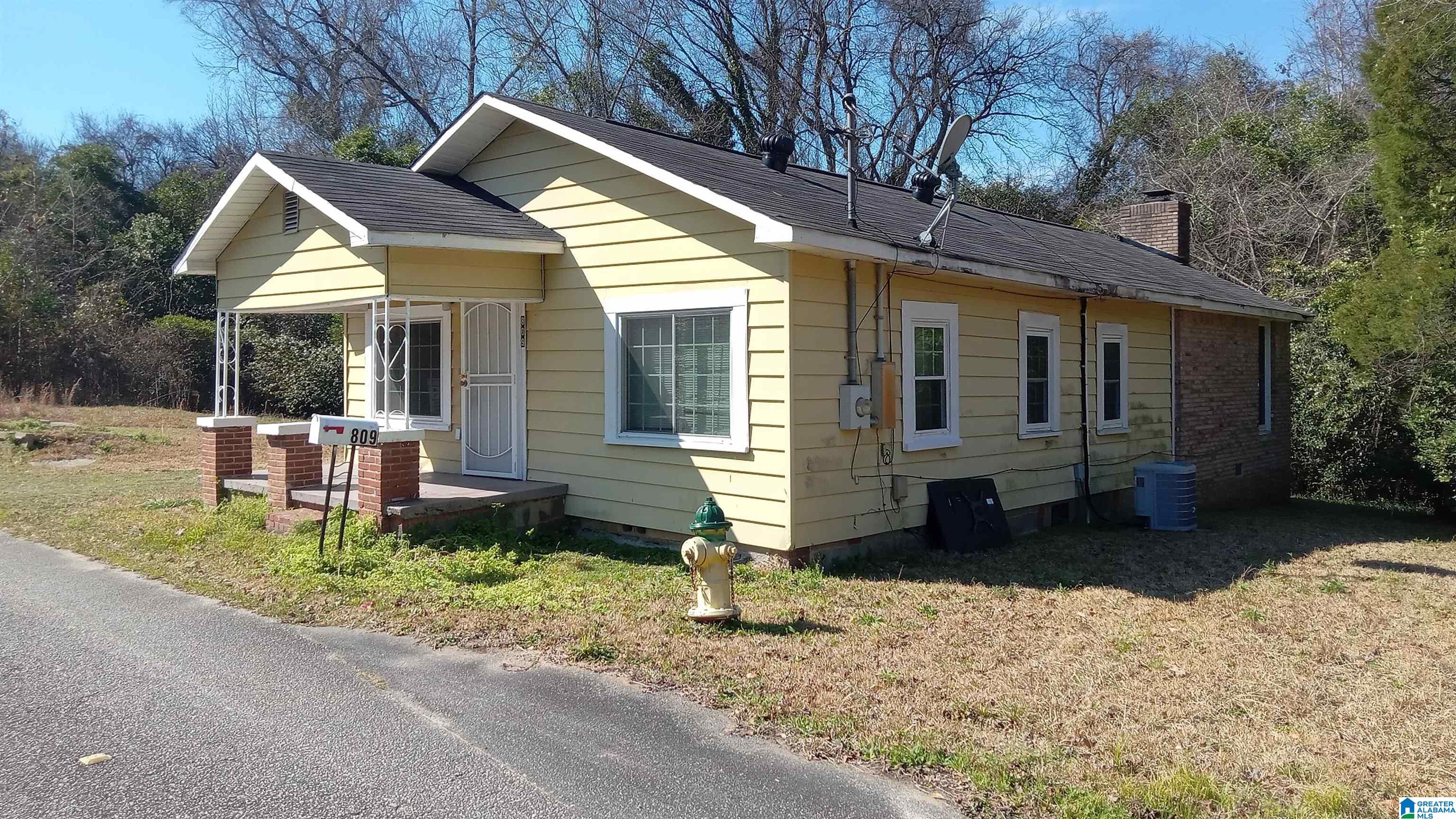 809 13th Court Property Photo 1