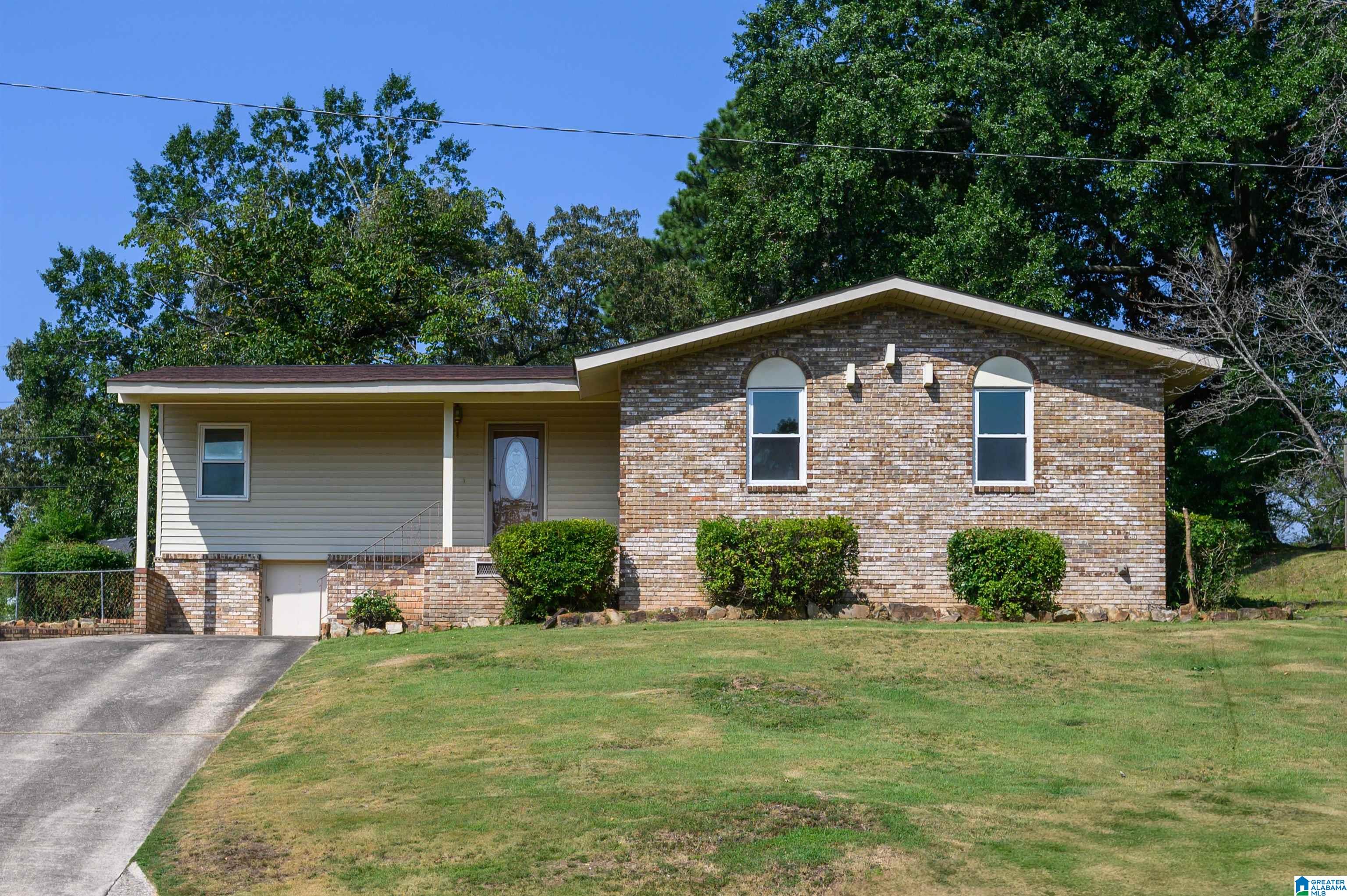 1040 Glen Oak Drive Property Photo 1