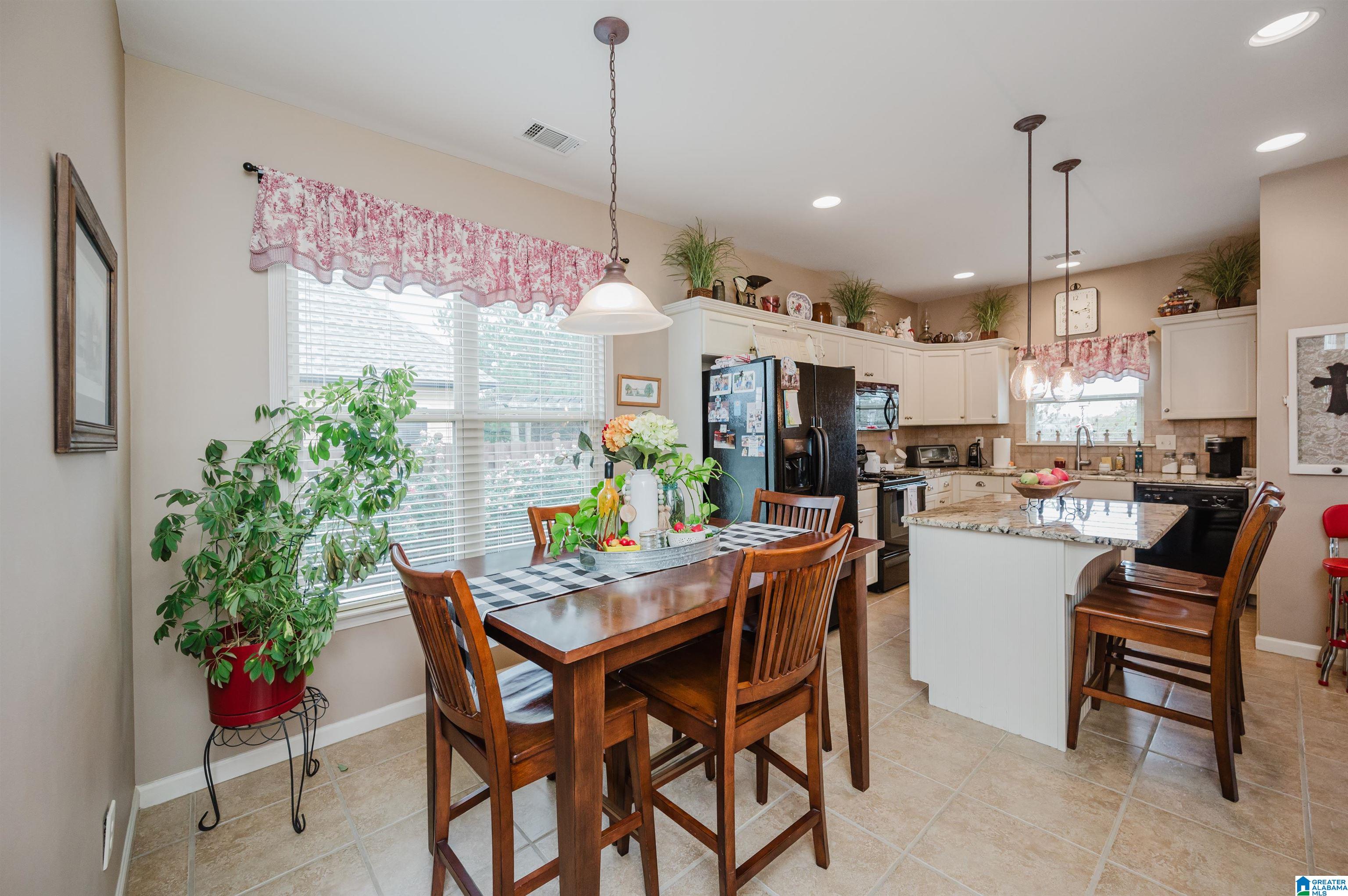 1359 Mountain Lane Property Photo 1