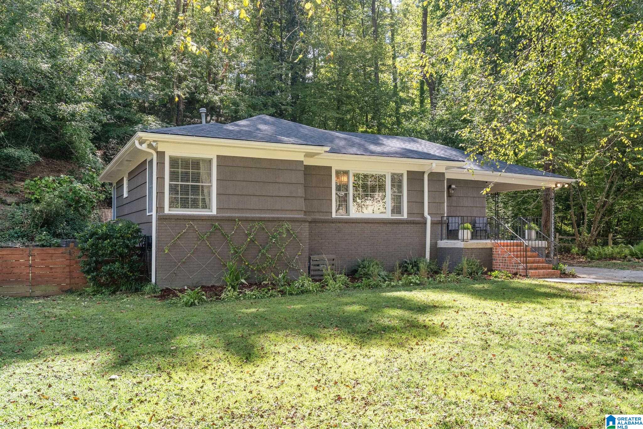 1733 Windsor Boulevard Property Photo 1