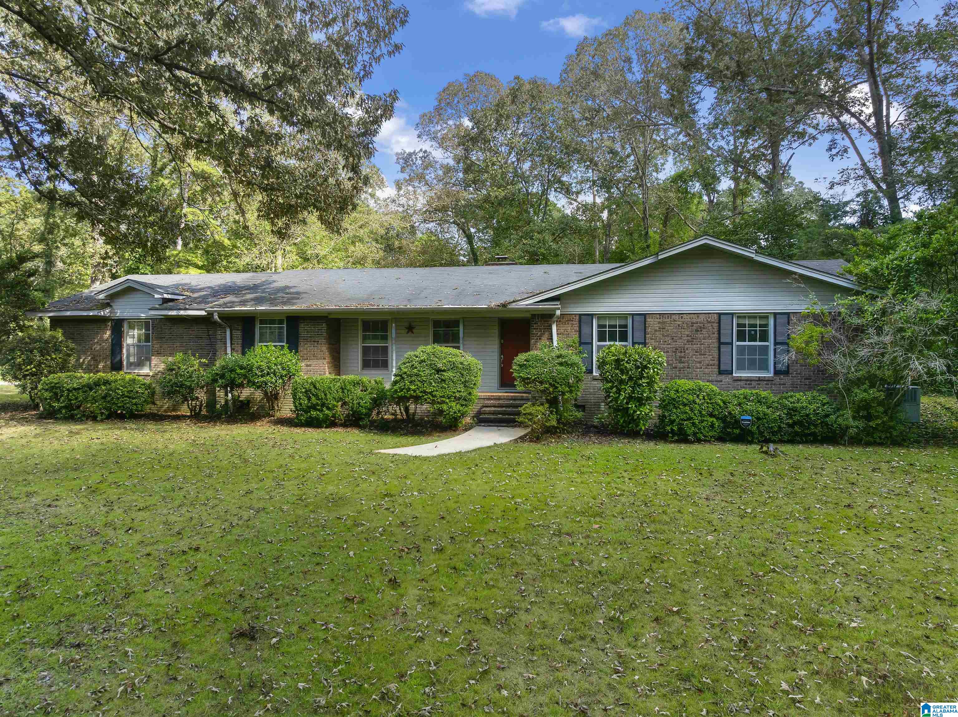 2800 Oakdale Circle Property Photo 1