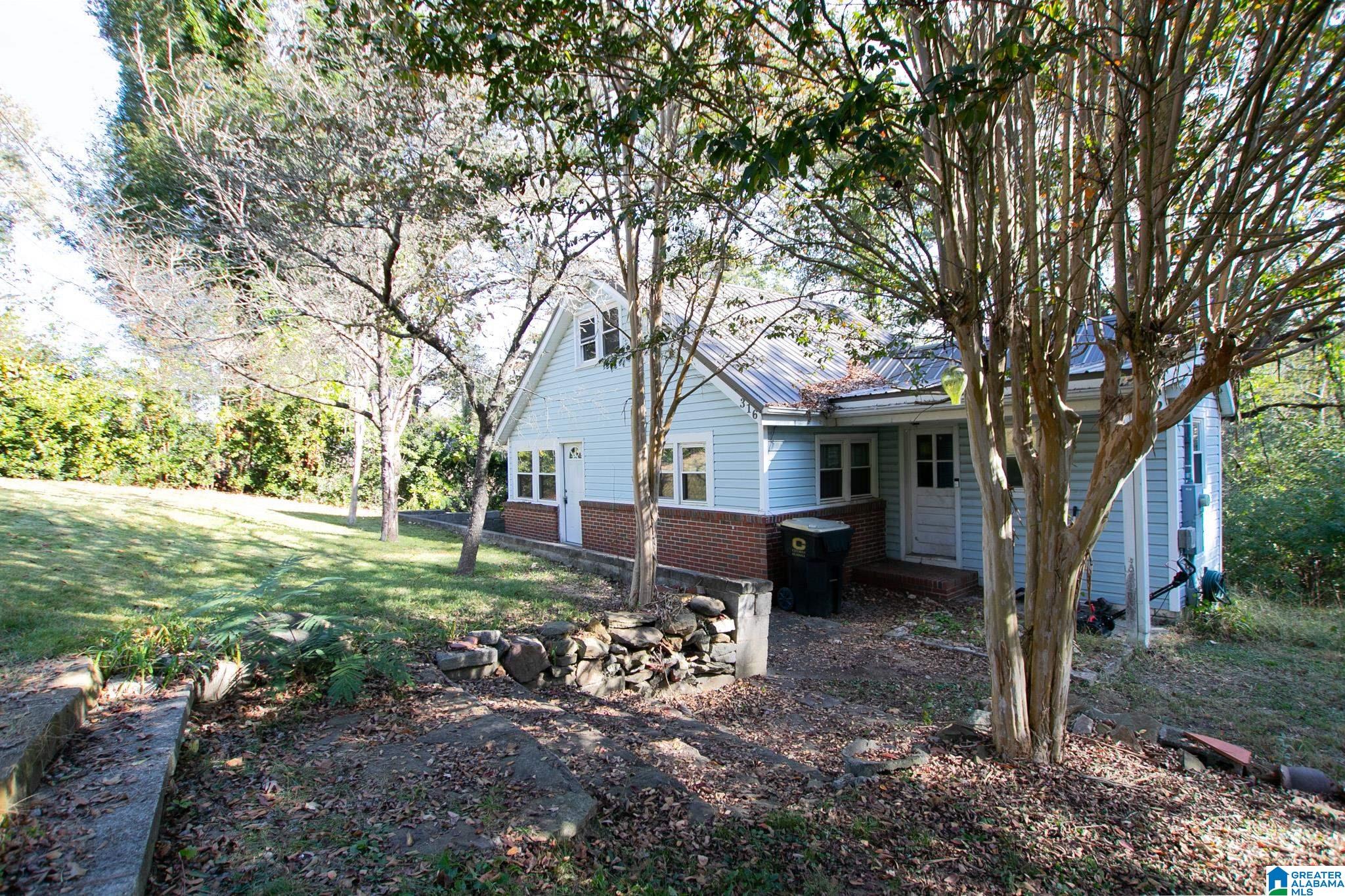 316 Cliff Road Se Property Photo 1