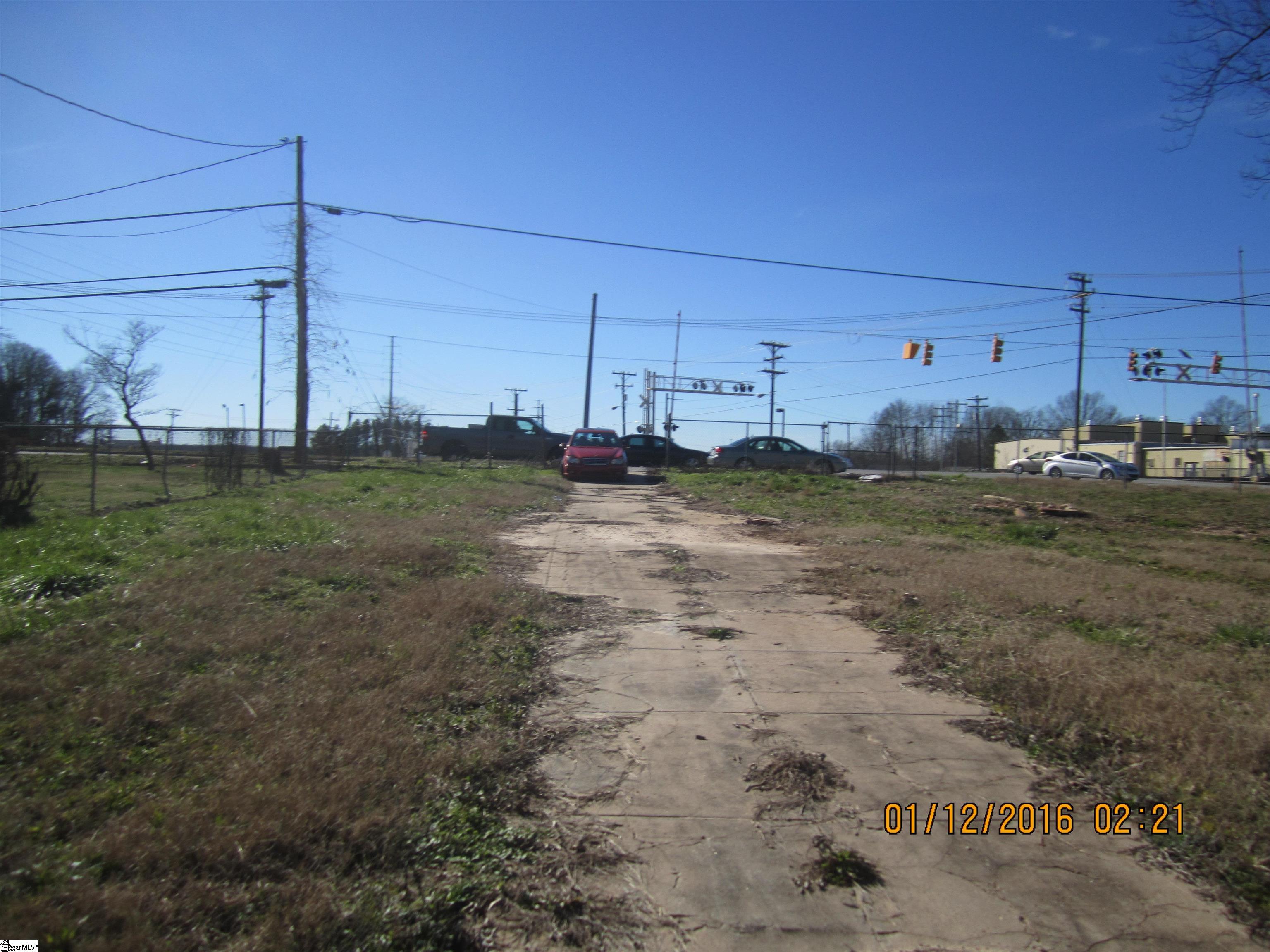 407 South Main Street Property Photo 4