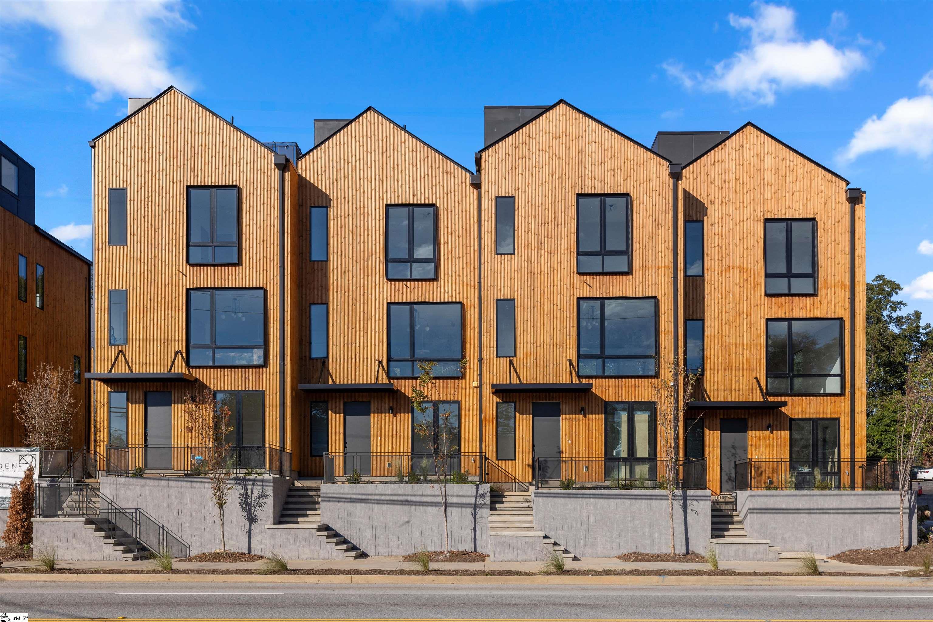 111 E Stone Avenue Property Photo 1