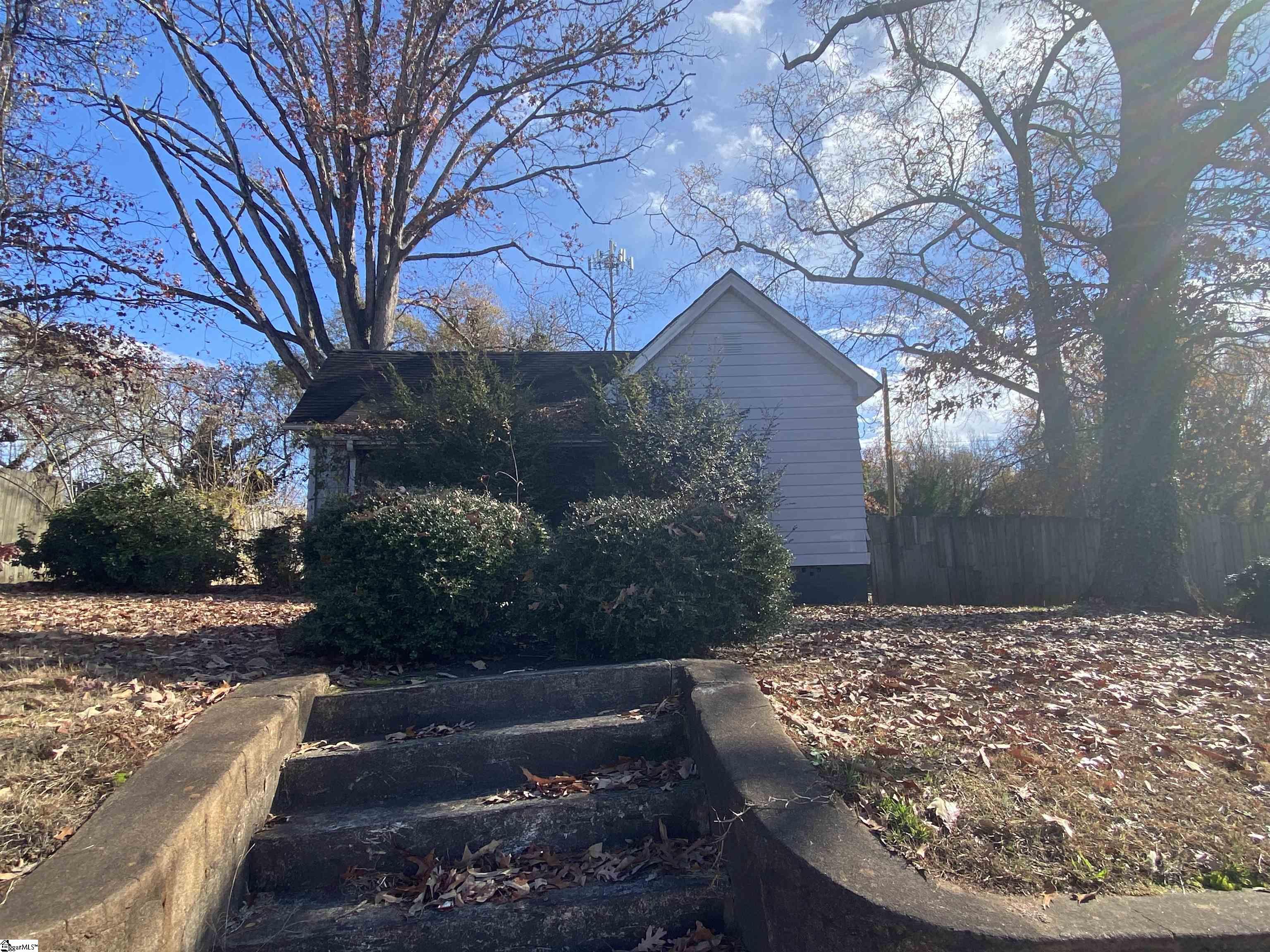 409 Easley Bridge Road Property Photo 2
