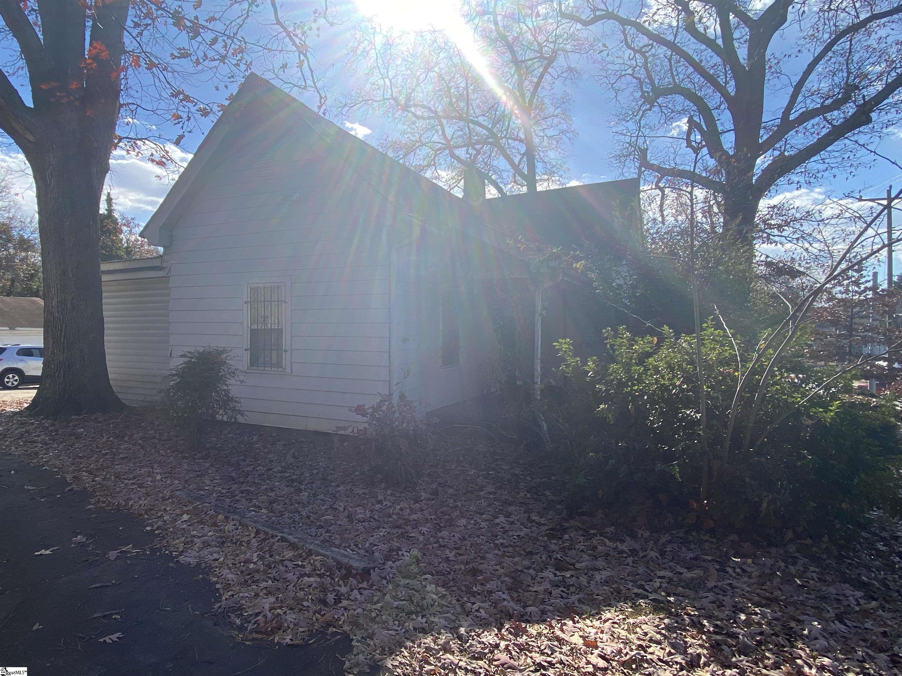 409 Easley Bridge Road Property Photo 4