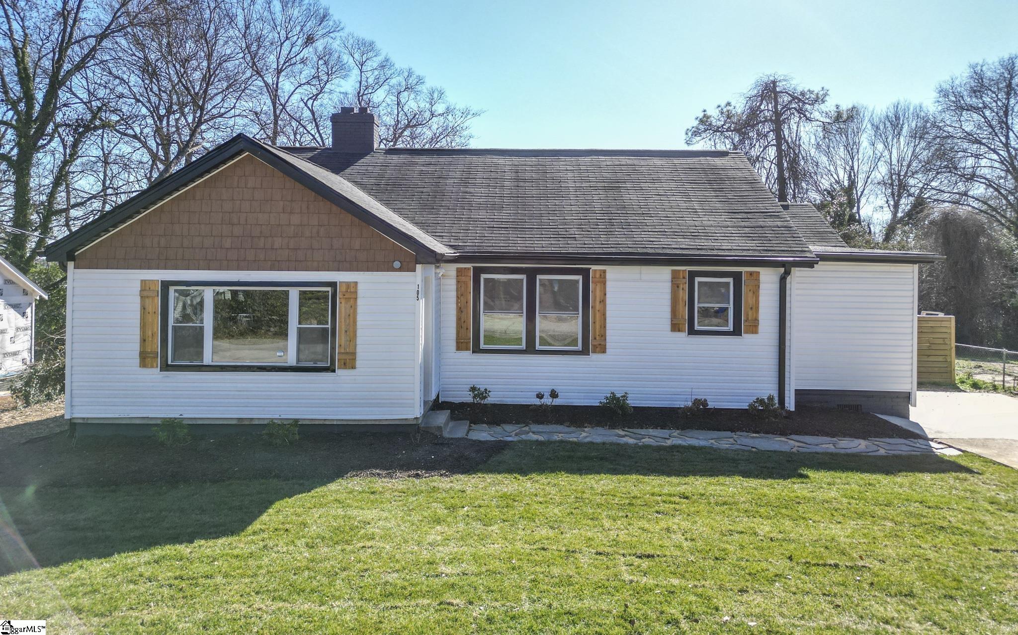 105 Monteith Circle Property Photo 1