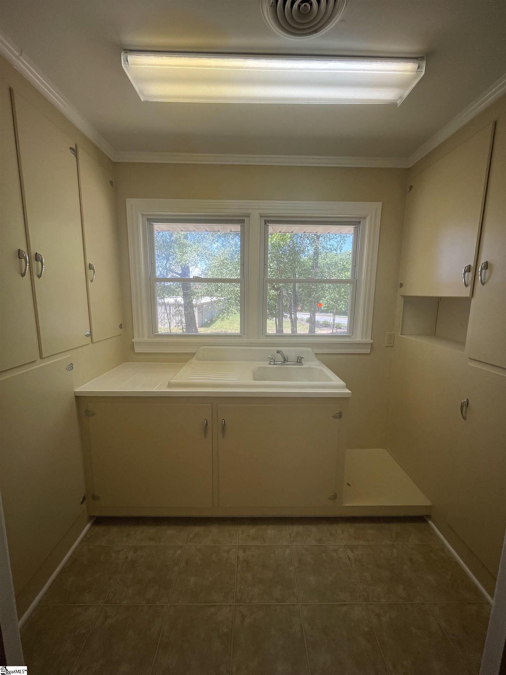 203 N Hamilton Street Property Photo 5