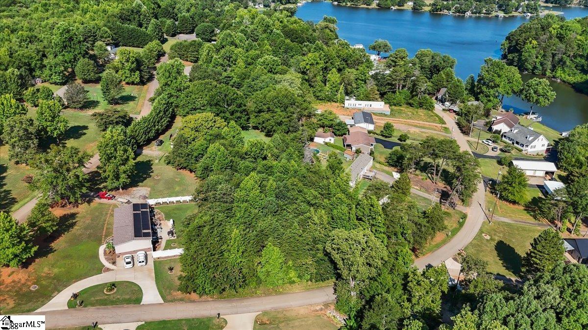 29 Lake Front Circle Property Photo 4
