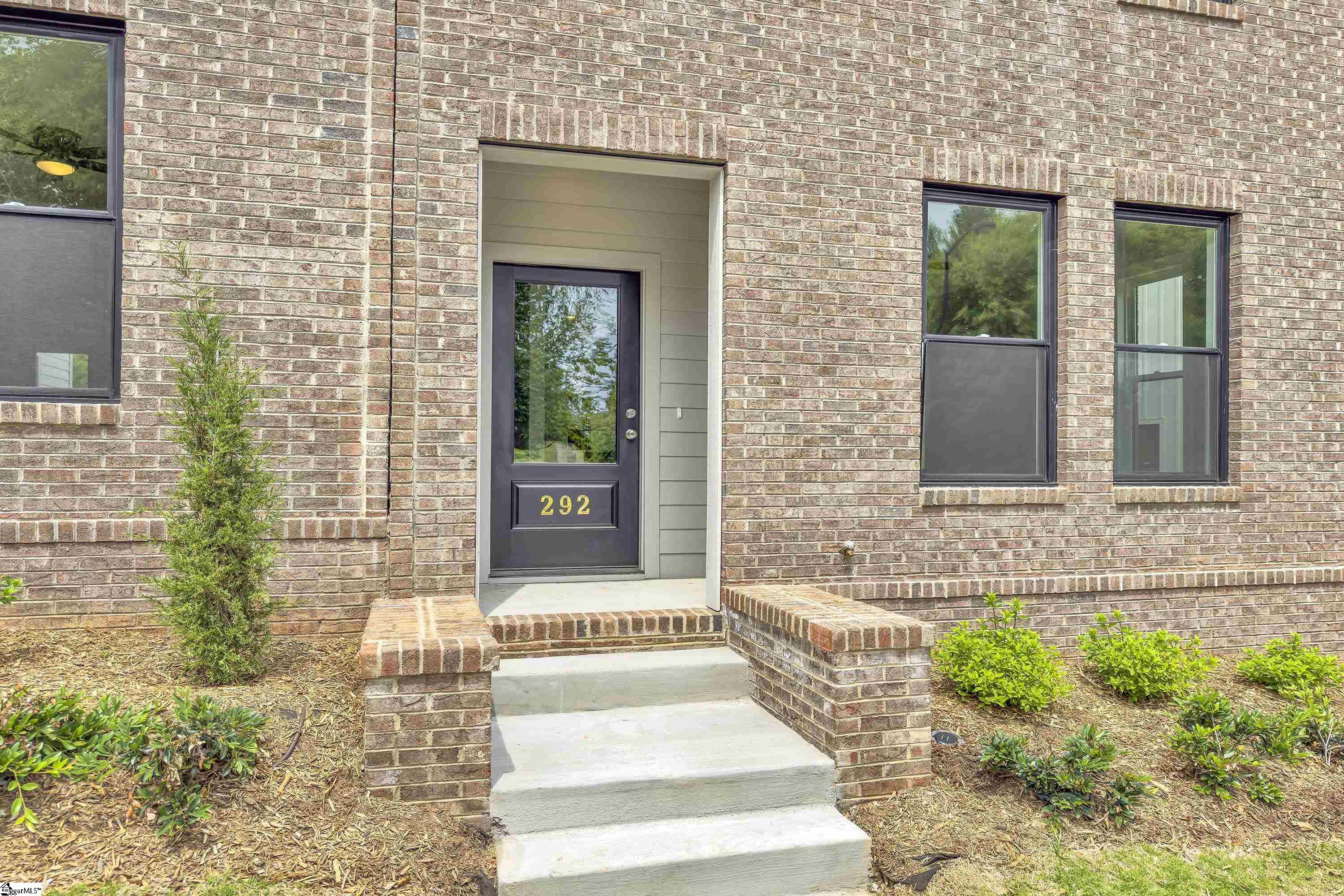 292 College Street Property Photo 2