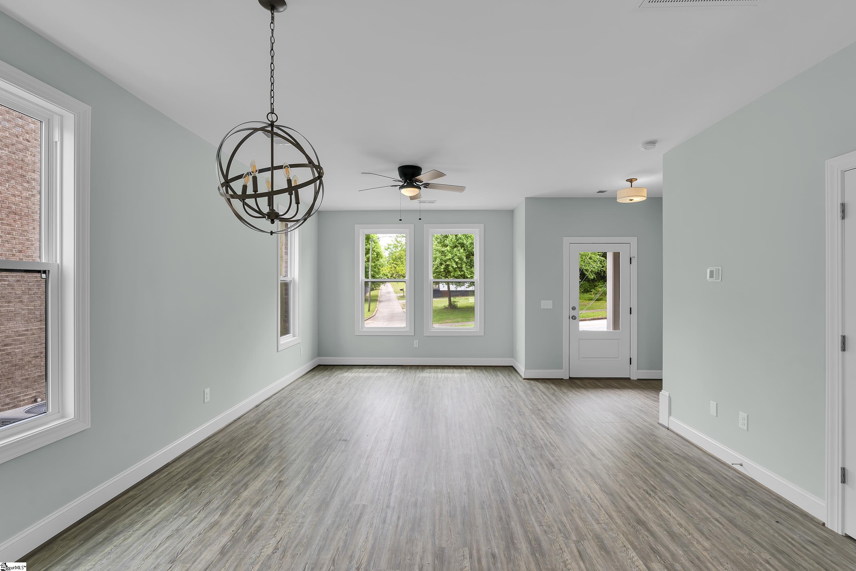 292 College Street Property Photo 10
