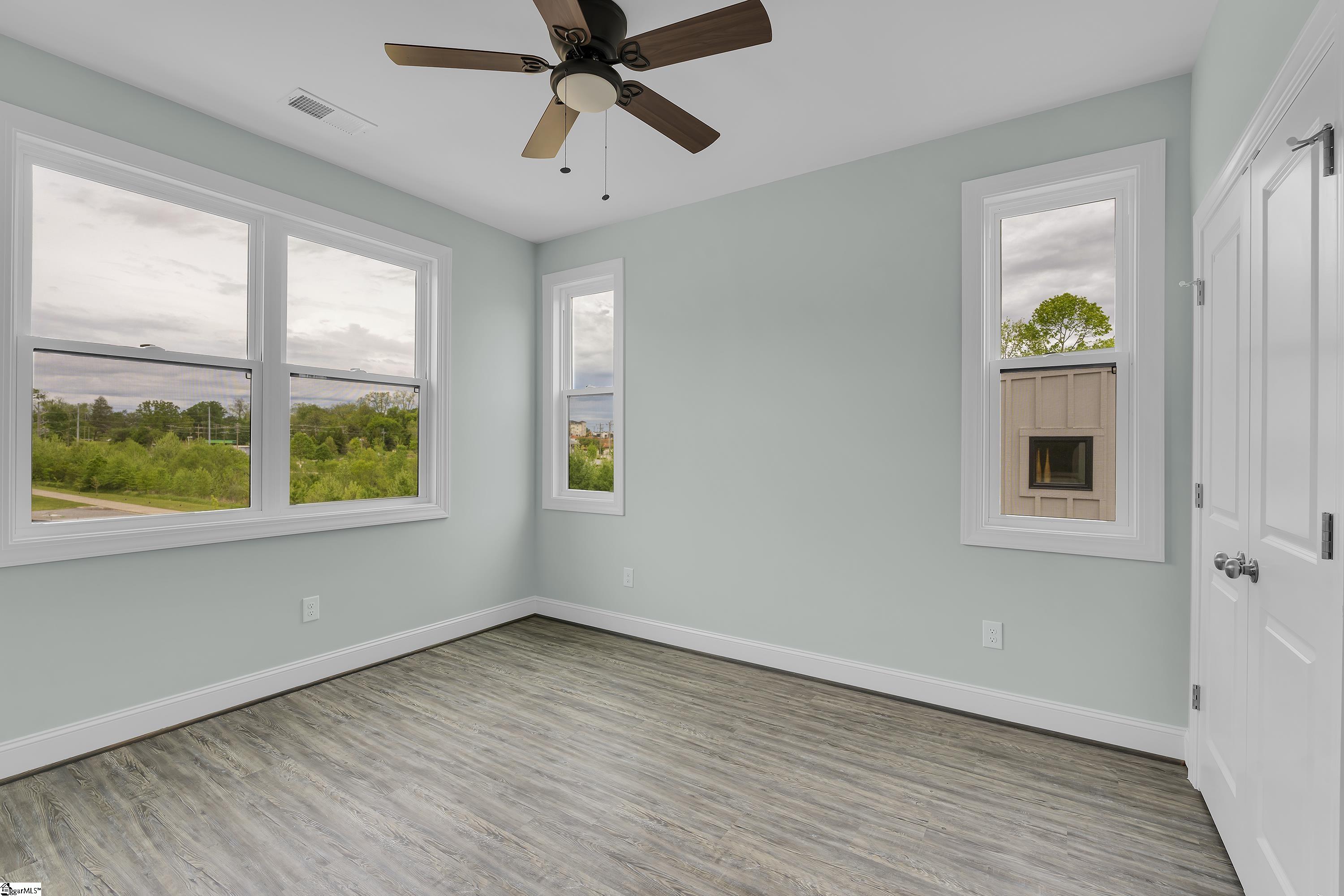 292 College Street Property Photo 14