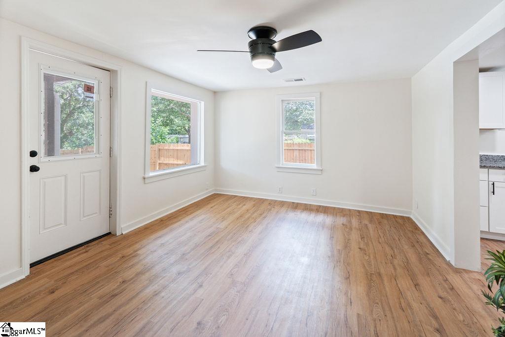 367 Dakota Street Property Photo 3