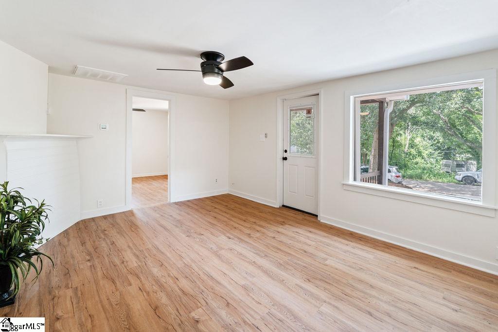 367 Dakota Street Property Photo 4