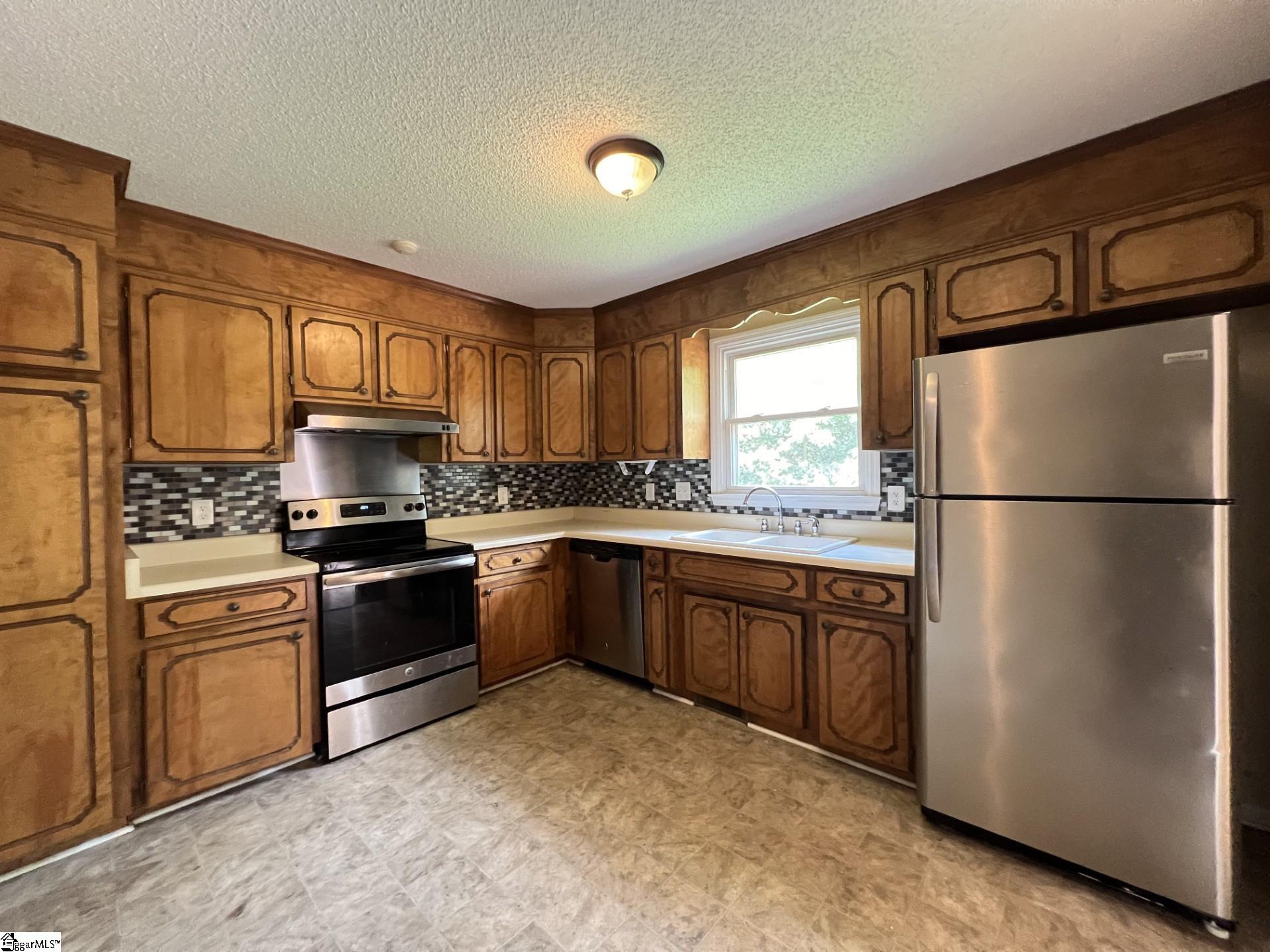 405 Cresthaven Drive Property Photo 4