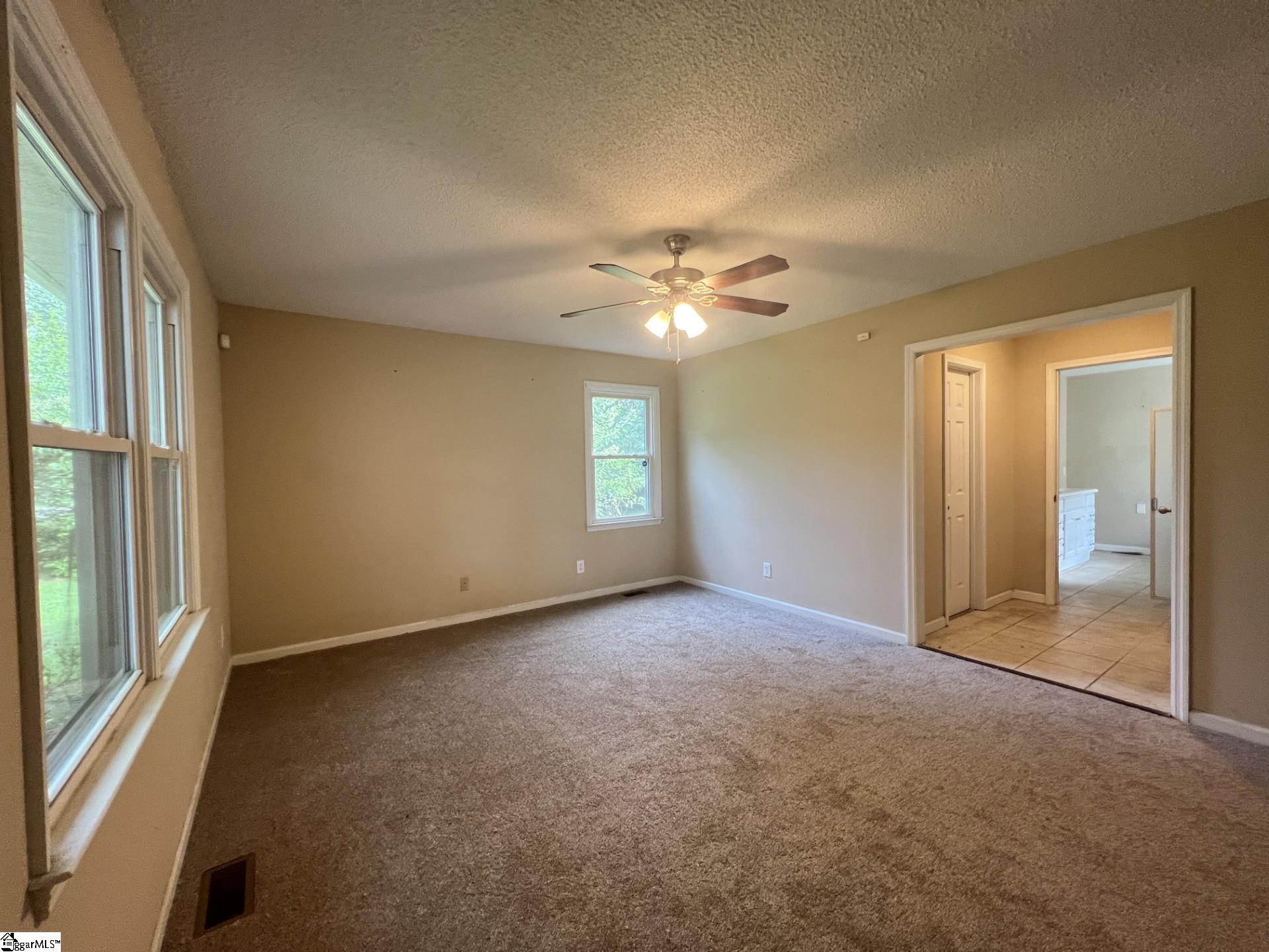 405 Cresthaven Drive Property Photo 6